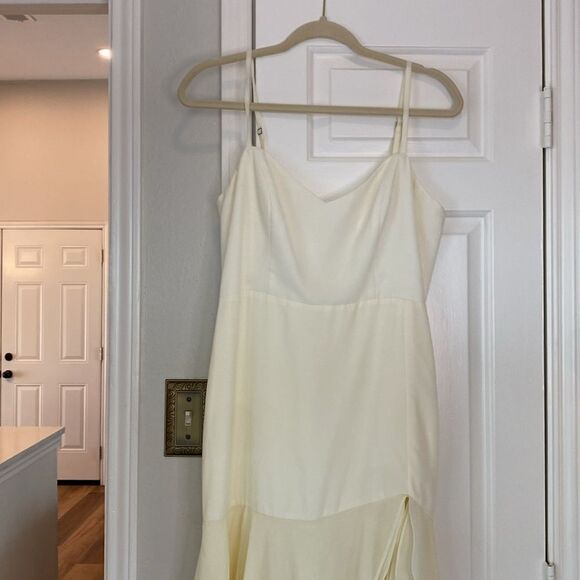 David’s Bridal Fame & Partners Ophelia cream formal maxi - Picture 6 of 13